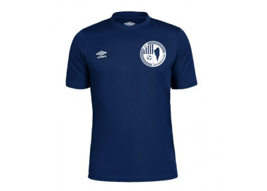 Camiseta de entrenamiento de manga corta y cuello de pico UE Olot Umbro Oblivion en color azul marino con escudo transfer.