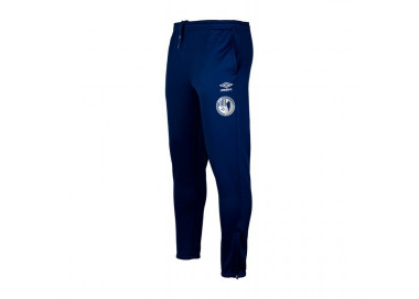 Pantalón de chándal de paseo fútbol UE Olot Umbro Force en color azul marino con escudo transfer.